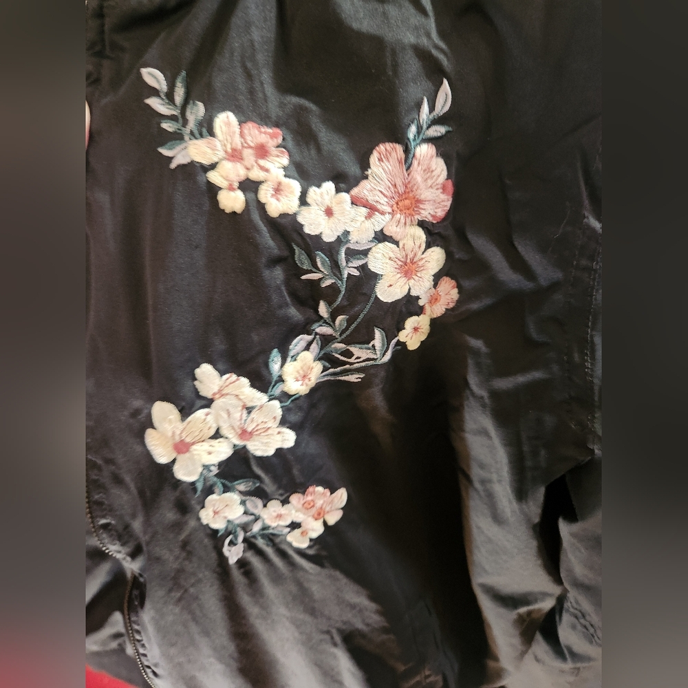 American Eagle Outfitters Black Bomber Jacket with Floral Embroidery Size M - Picture 3 of 7